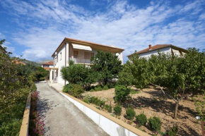  Apartments and rooms with parking space Trogir - 13102  Трогир
